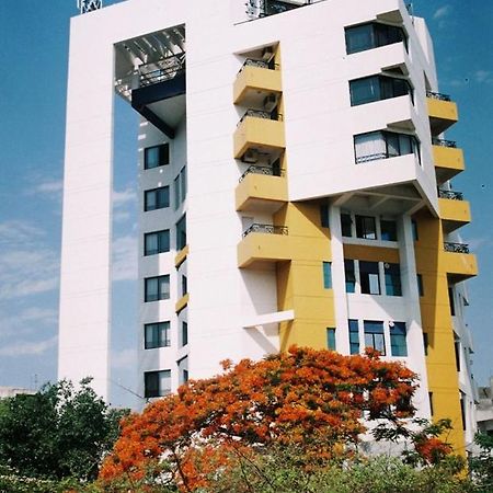 Maharaja Regency Hotel Satara Buitenkant foto
