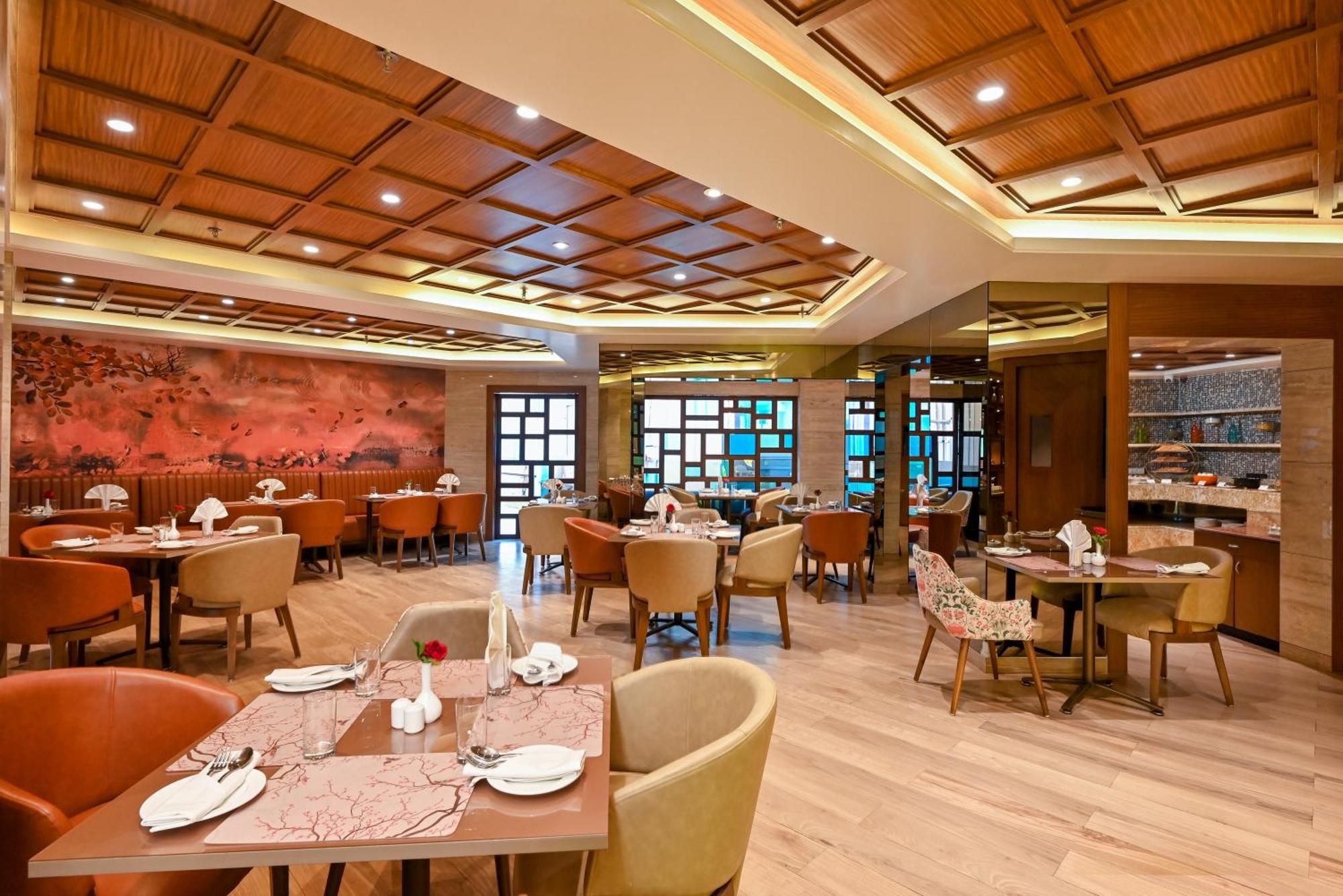 Maharaja Regency Hotel Satara Buitenkant foto