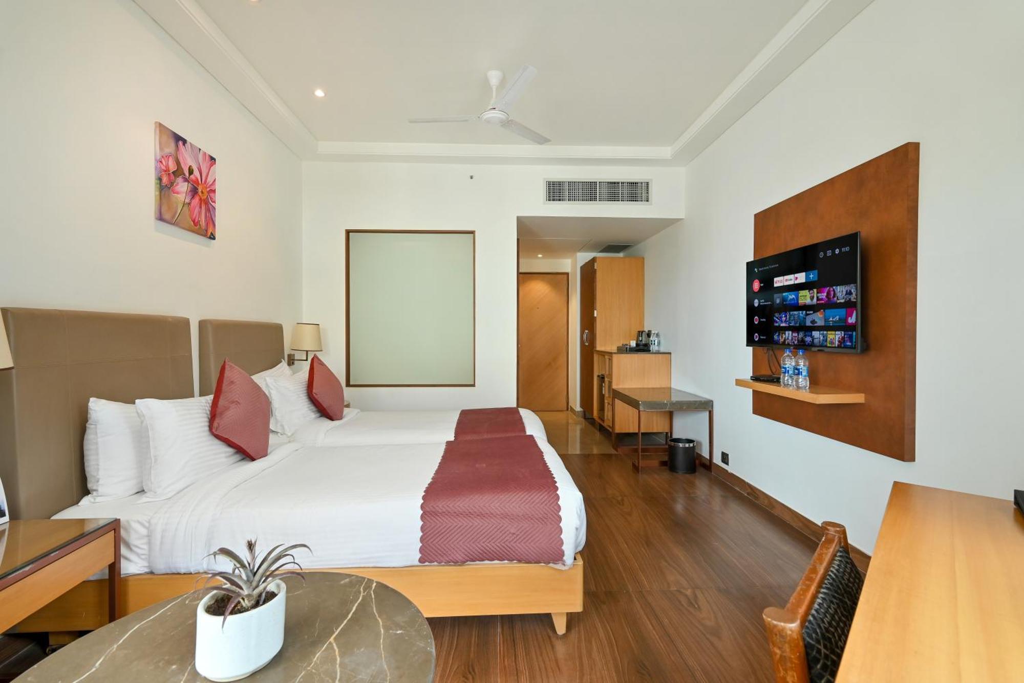 Maharaja Regency Hotel Satara Buitenkant foto