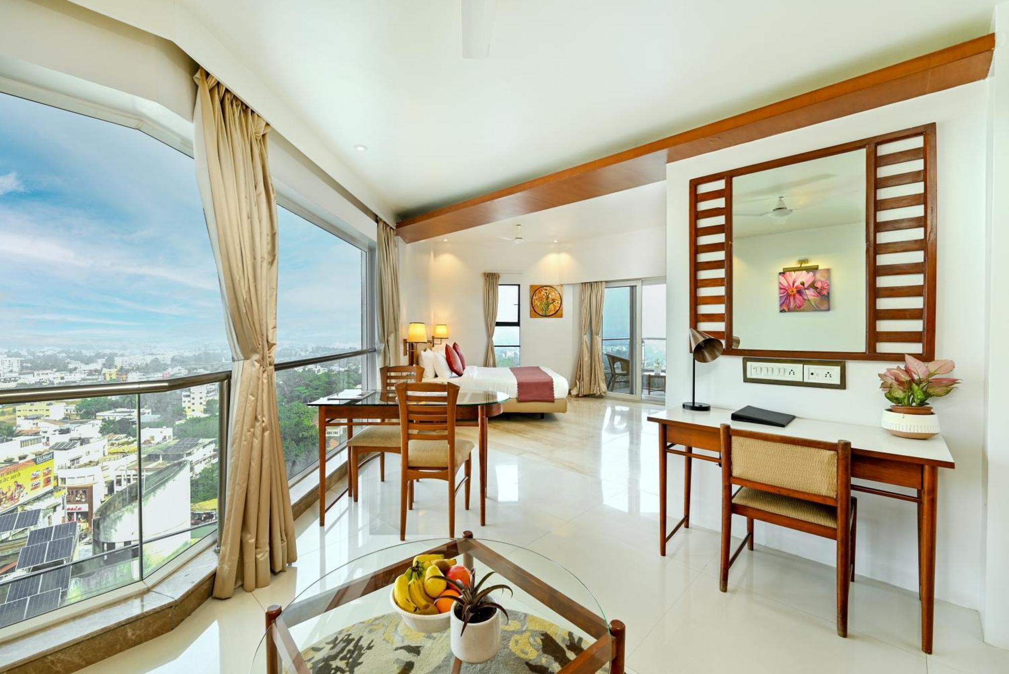 Maharaja Regency Hotel Satara Buitenkant foto