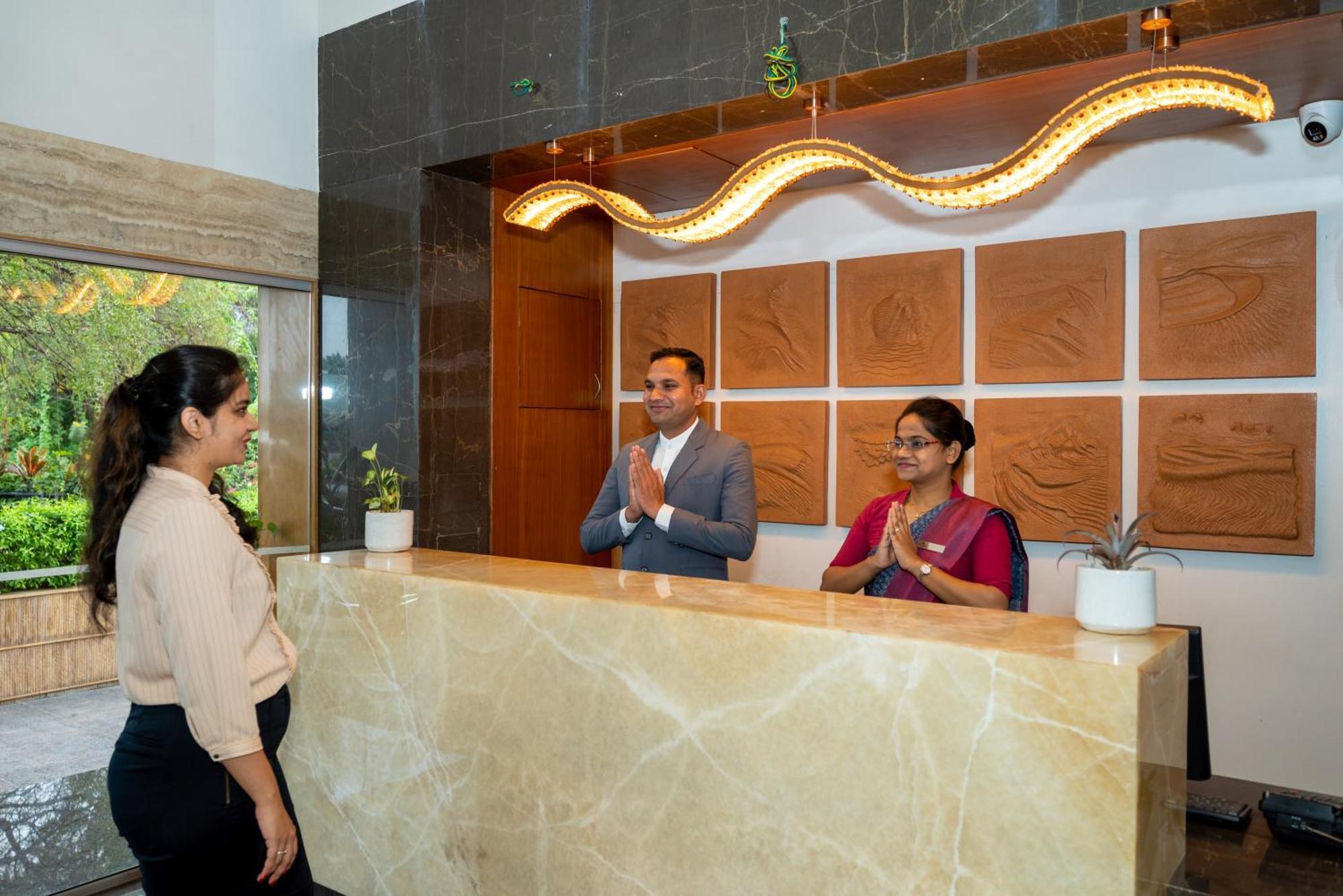 Maharaja Regency Hotel Satara Buitenkant foto