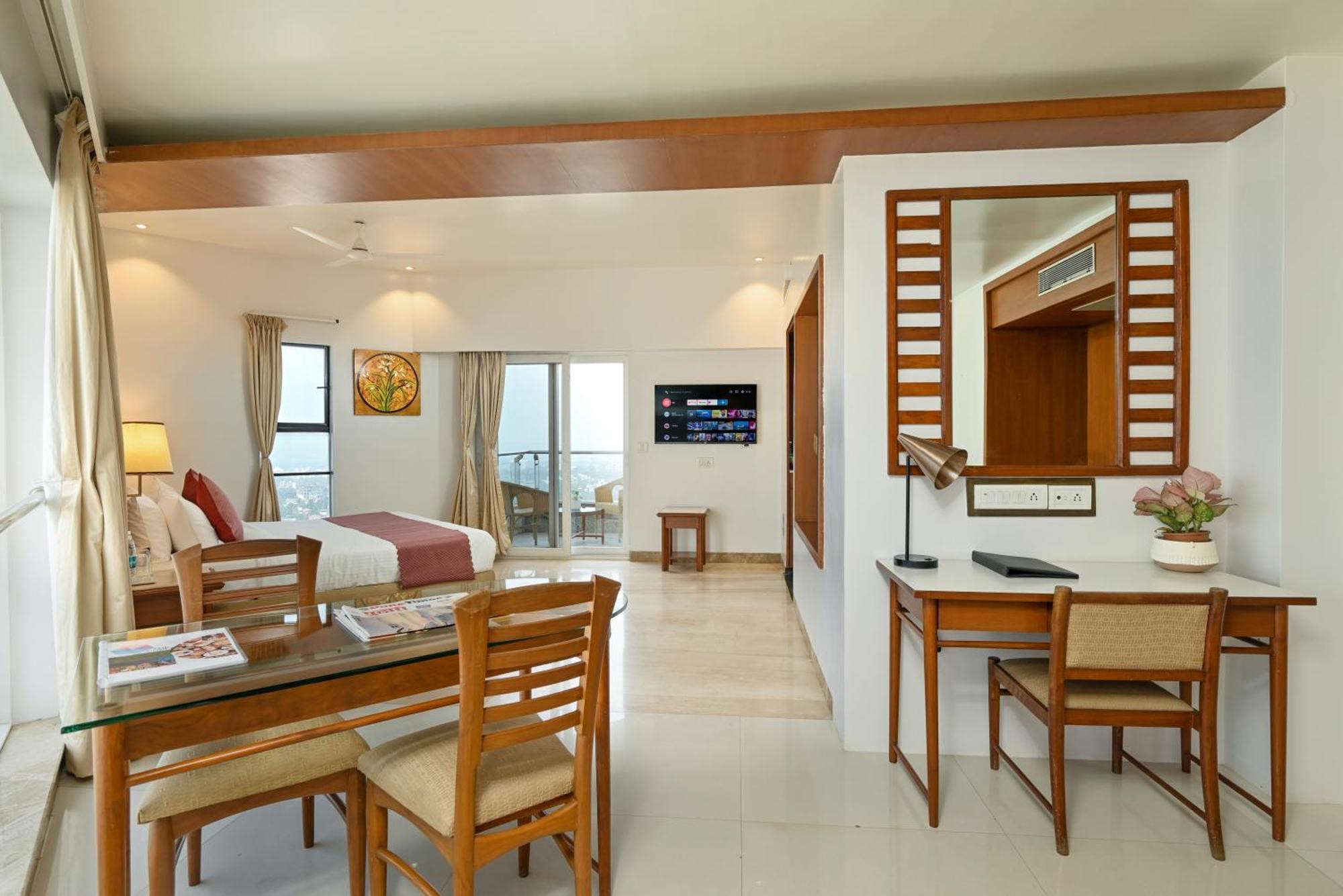 Maharaja Regency Hotel Satara Buitenkant foto