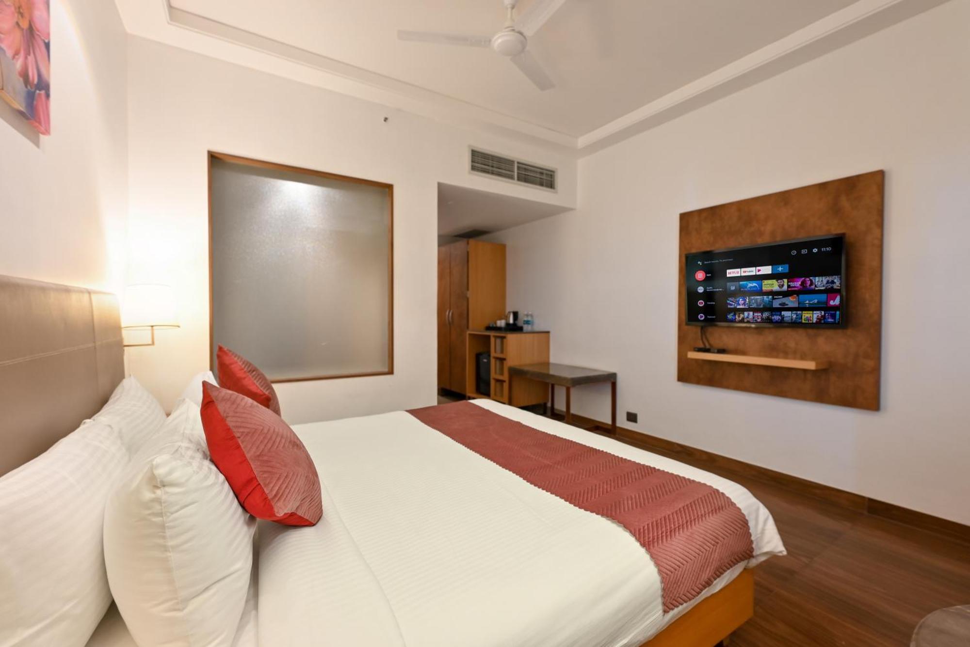 Maharaja Regency Hotel Satara Buitenkant foto