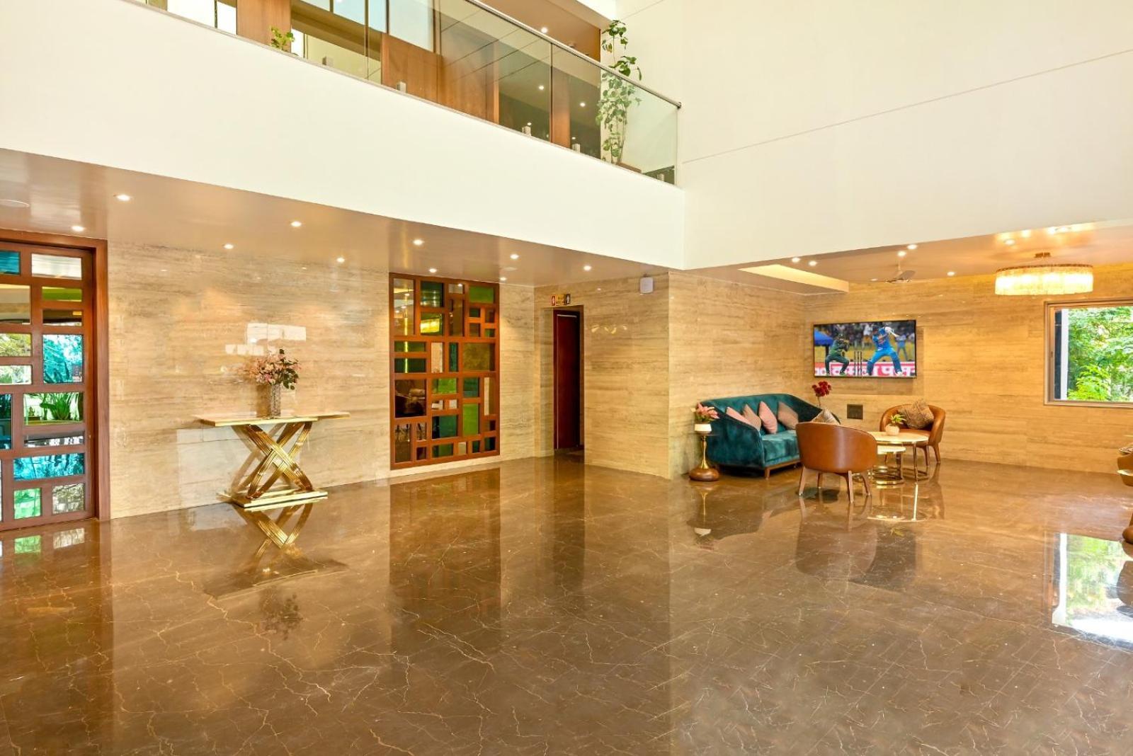 Maharaja Regency Hotel Satara Buitenkant foto