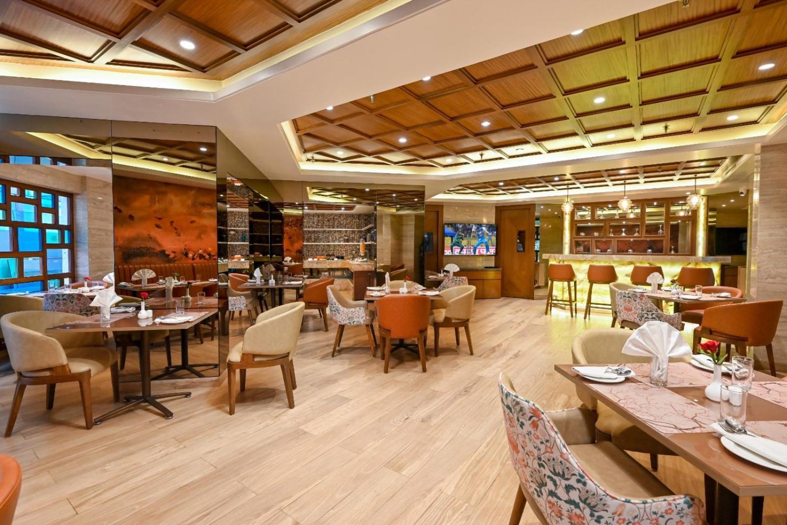 Maharaja Regency Hotel Satara Buitenkant foto