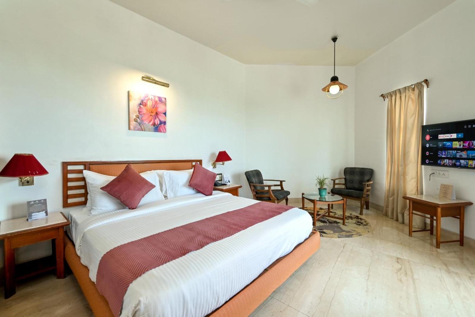 Maharaja Regency Hotel Satara Buitenkant foto