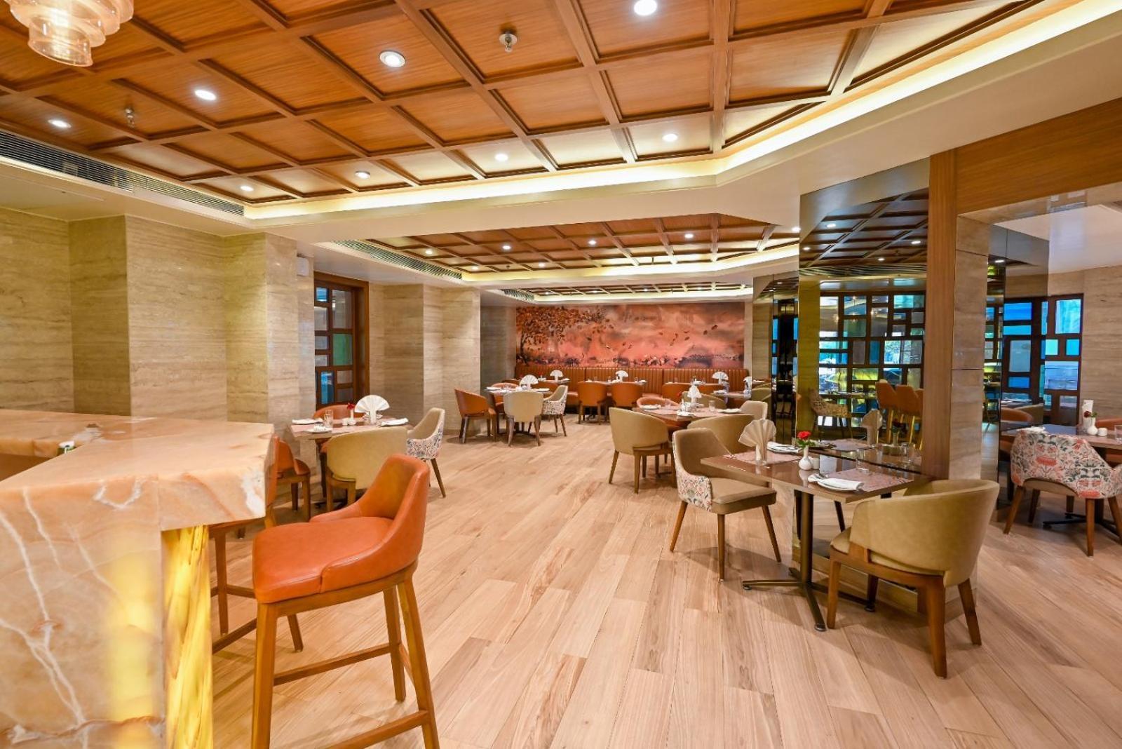 Maharaja Regency Hotel Satara Buitenkant foto