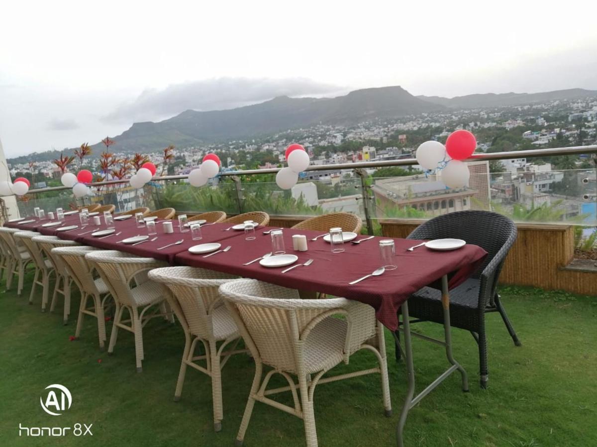 Maharaja Regency Hotel Satara Buitenkant foto