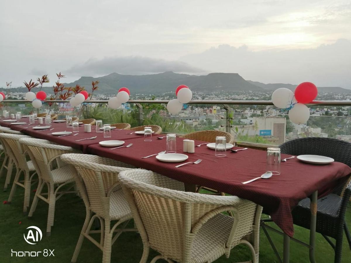 Maharaja Regency Hotel Satara Buitenkant foto