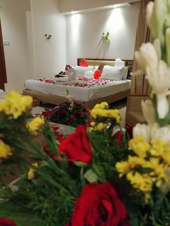Maharaja Regency Hotel Satara Buitenkant foto