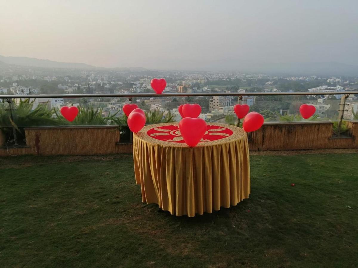 Maharaja Regency Hotel Satara Buitenkant foto