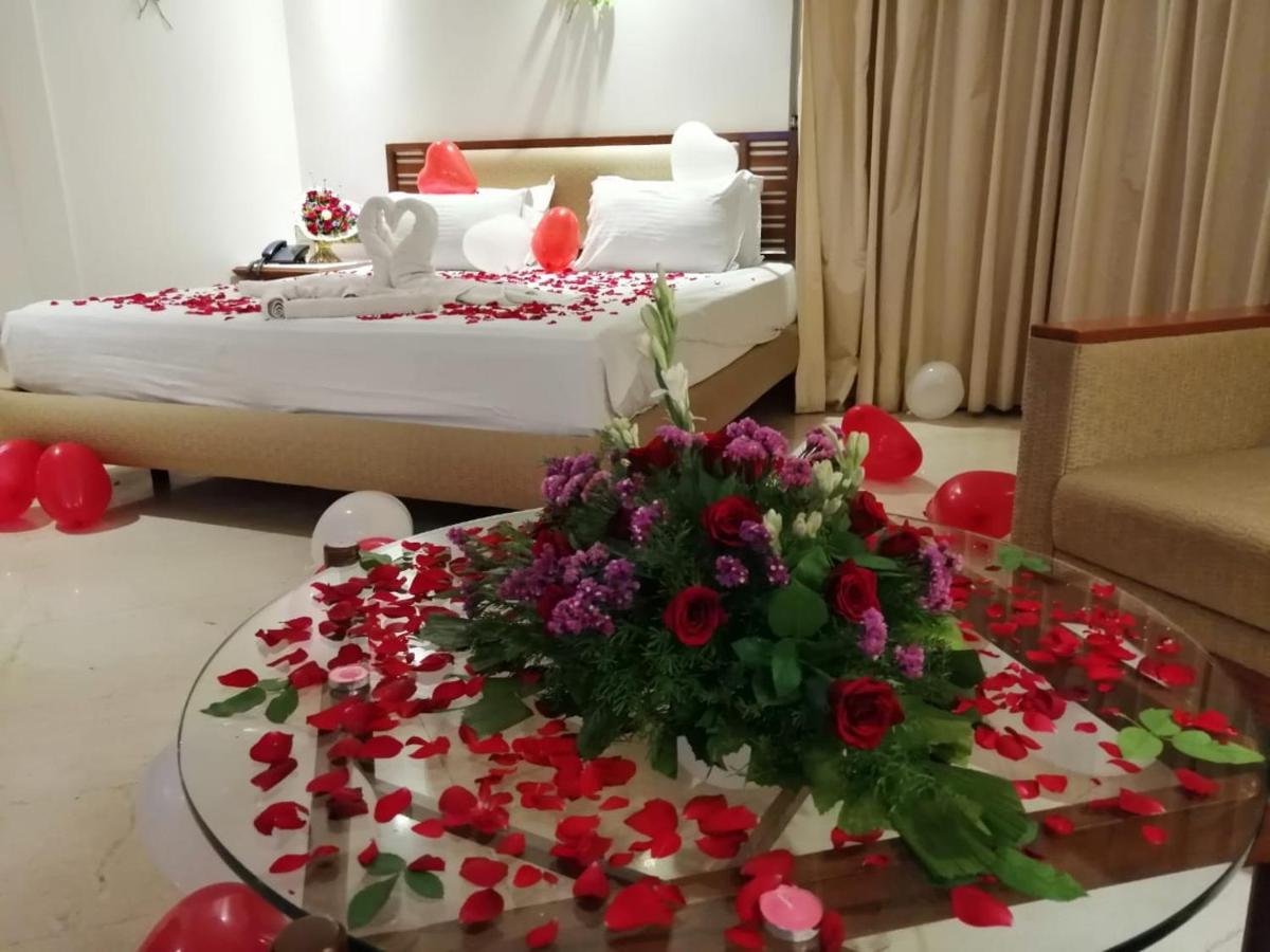 Maharaja Regency Hotel Satara Buitenkant foto